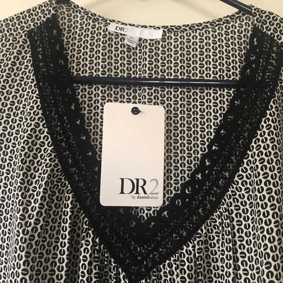 Black and white DR2 top - Picture 2 of 3